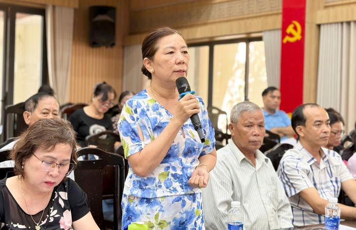Người dân phường Hòa Khánh góp ý tại diễn đàn.