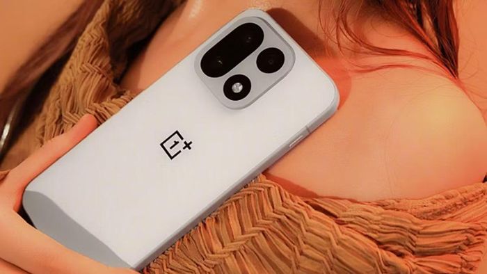 Một số hãng công nghệ hiện đang cố kéo dài tuổi thọ smartphone bằng công nghệ pin mới như silicon-carbon trên OnePlus 15, cho thời lượng sử dụng vượt xa các thế hệ cũ mà không cần tăng kích thước máy, mở ra khả năng người dùng có thể giữ điện thoại lâu hơn trong tương lai mà vẫn đảm bảo trải nghiệm pin tốt.