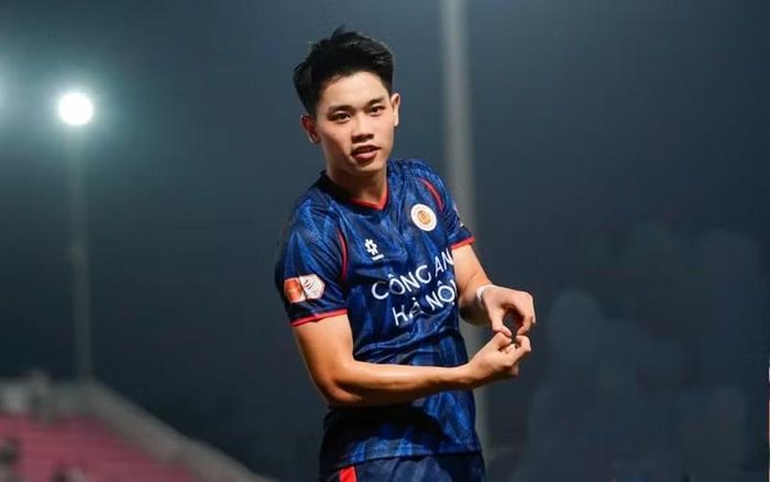 4. Nguyễn Đình Bắc - Công an Hà Nội: 10 bàn thắng. Ảnh: VPF.