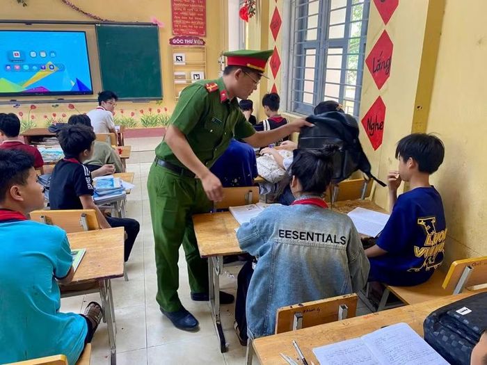Kiểm tra đột xuất tại các trường học.