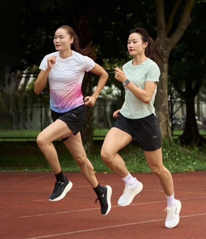 Các gương mặt vàng của điền kinh như Quách Thị Lan hay Huỳnh Thị Mỹ Tiên luôn lựa chọn các sản phẩm giày có bộ đệm êm - ổn định trong các bài chạy dài. Ảnh: Li-Ning
