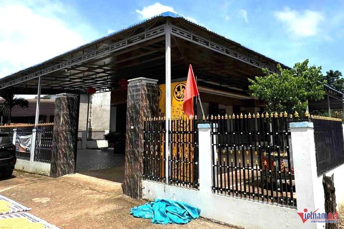  Hai vợ chồng ông Tân đang ở trong ngôi nhà khang trang nhất vùng. Ảnh: Hải Dương