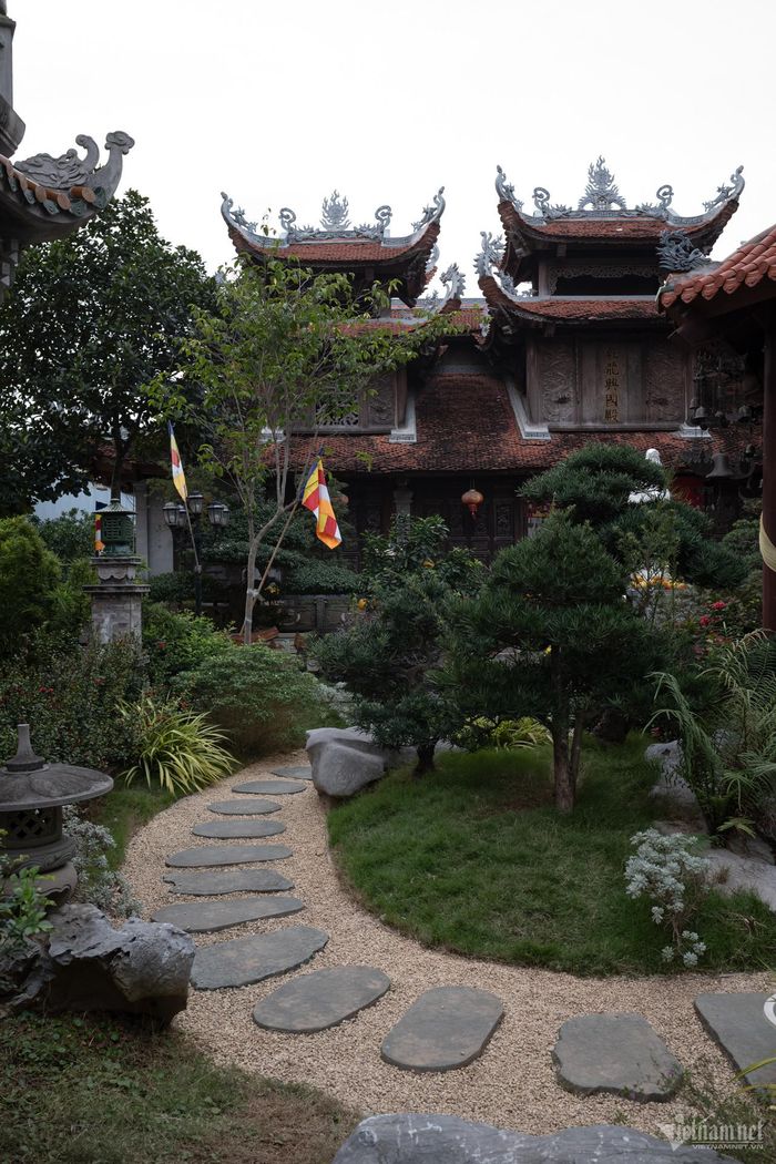 Chùa Ngâu (tên chữ là Hưng Long tự) ở Yên Ngưu, Hà Nội
