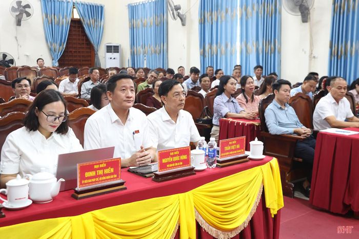  Các đại biểu tham dự hội nghị. 