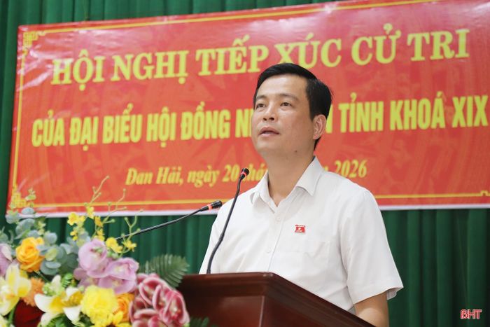 Ông Nguyễn Thành Đồng - Ủy viên BTV Tỉnh ủy, Chủ tịch Ủy ban MTTQ tỉnh, ĐBQH khóa XVI tiếp thu ý kiến cử tri.