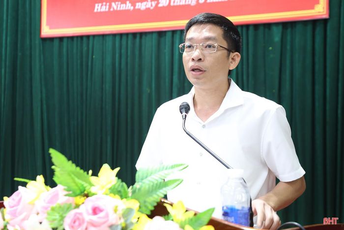  Chủ tịch UBND phường Hải Ninh Trần Bá Toàn giải trình, làm rõ một số kiến nghị thuộc thẩm quyền của phường. 
