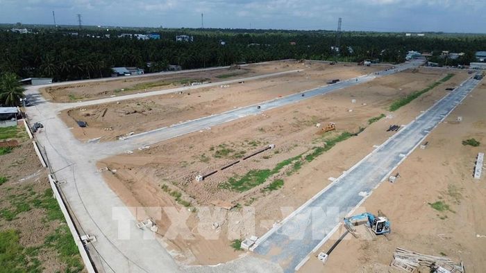 Thi công dự án Khu tái định cư cầu Rạch Miễu 2. Ảnh: Công Trí-TTXVN