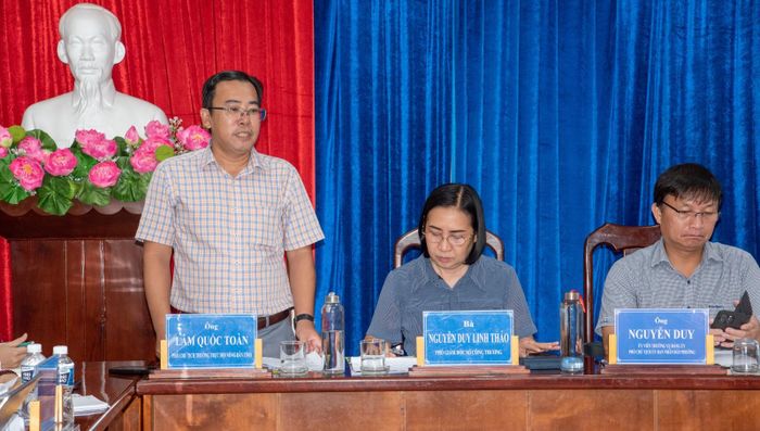 Phó Chủ tịch Thường trực Hội Nông dân tỉnh An Giang Lâm Quốc Toàn phát biểu tại buổi làm việc.