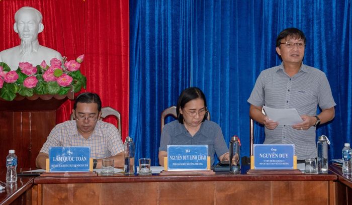 Phó Chủ tịch UBND phường Long Xuyên Nguyễn Duy lưu ý một số nội dung đối với đơn vị phối hợp tổ chức Công ty TNHH Truyền thông và Triển lãm Á Châu.