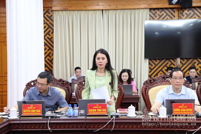 Đồng chí Đoàn Thu Hà, Phó Bí thư Tỉnh ủy, Trưởng Đoàn đại biểu Quốc hội tỉnh, Chủ tịch Ủy ban MTTQ Việt Nam tỉnh phát biểu tại hội nghị