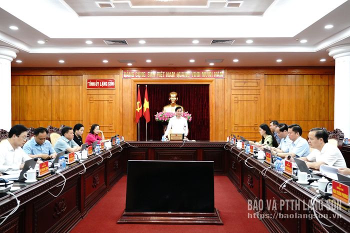 Đồng chí Hoàng Quốc Khánh, Ủy viên Trung ương Đảng, Bí thư Tỉnh ủy phát biểu tại hội nghị