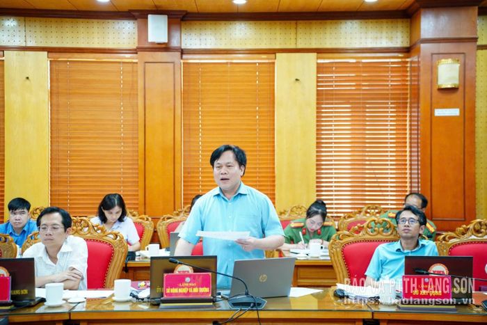 Đại biểu Sở Nông nghiệp và Môi trường trao đổi, thảo luận tại buổi làm việc