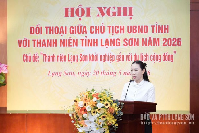 Lãnh đạo Trung tâm Xúc tiến Đầu tư, Thương mại và Du lịch tỉnh trao đổi về vai trò của thanh niên trong khai thác giá trị văn hóa truyền thống, xây dựng sản phẩm du lịch