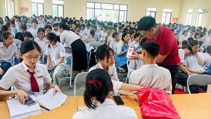 Hướng dẫn học sinh sử dụng các nền tảng số.