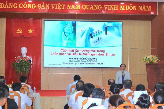PGS - Tiến sĩ - bác sĩ Bùi Hữu Hoàng - Phó Chủ tịch Hiệp hội Y học TP. Hồ Chí Minh, Chủ tịch Hội Gan mật TP. Hồ Chí Minh chia sẻ kiến thức mới