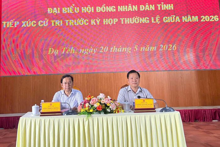 Tổ đại biểu HĐND tỉnh Lâm Đồng gồm các đồng chí: Tôn Thiện Đồng, Ủy viên Ban Thường vụ Tỉnh ủy, Trưởng Ban Tổ chức Tỉnh ủy; Tống Giang Nam, Bí thư Đảng ủy xã Đạ Tẻh tiếp xúc cử tri