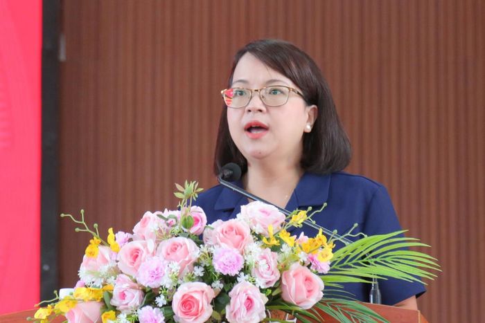 Bà Dương Thị Ngà, Bí thư Đảng ủy xã Đơn Dương thuộc Tổ đại biểu số 3, HĐND tỉnh thông tin đến cử tri nội dung dự kiến của kỳ họp thường lệ giữa năm 2026