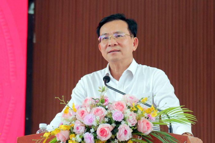 Ủy viên Ban Chấp hành Trung ương Đảng, Phó Bí thư Tỉnh ủy, Chủ tịch UBND tỉnh Hồ Văn Mười Mong muốn cử tri các địa phương chia sẻ và ủng hộ chủ trương của chính quyền