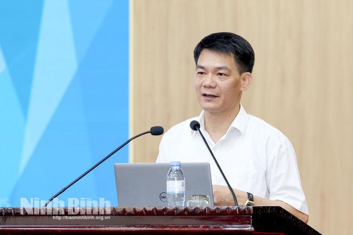 Đồng chí Nguyễn Đức Toàn, Ủy viên Ban Thường vụ Tỉnh ủy, Trưởng Ban Tuyên giáo và Dân vận Tỉnh ủy phát biểu kết luận hội nghị.