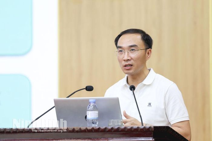 Đồng chí Thượng tá Bùi Mạnh Hà, Phó Chính ủy Trung tâm 186 (Bộ Tư lệnh 86) phát biểu tại hội nghị.
