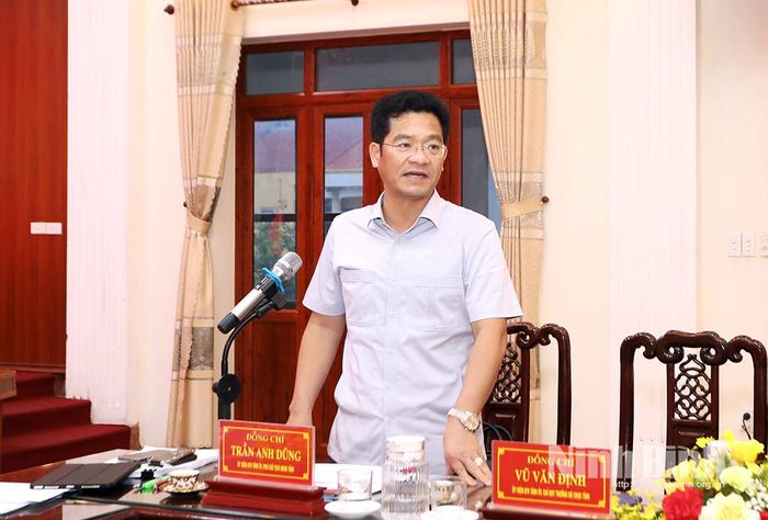 Đồng chí Trần Anh Dũng, Ủy viên Ban Thường vụ Tỉnh ủy, Phó Chủ tịch UBND tỉnh phát biểu tại hội nghị.