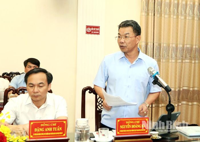 Đồng chí Nguyễn Hoàng Hà, Ủy viên Ban Thường vụ Tỉnh ủy, Phó Chủ tịch Thường trực Ủy ban MTTQ Việt Nam tỉnh phát biểu tại hội nghị.