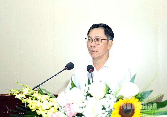 Đồng chí Phạm Văn Sơn, Tỉnh ủy viên, Bí thư Đảng ủy, Chủ tịch HĐND xã Nam Trực phát biểu tại hội nghị.