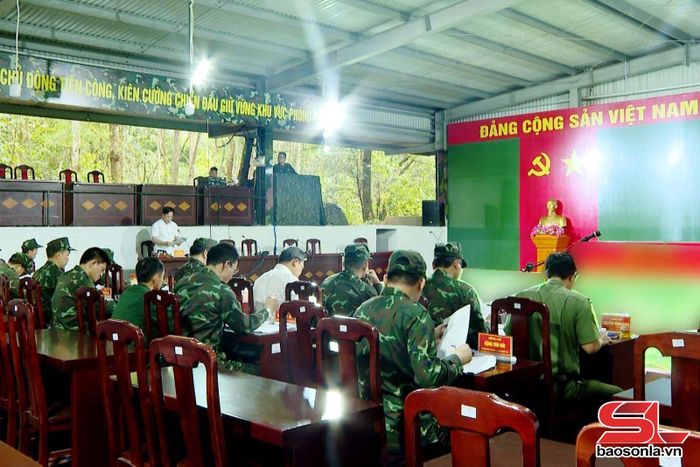 Đồng chí Bí thư Tỉnh ủy chỉ đạo luyện tập tại căn cứ chiến đấu giả định.