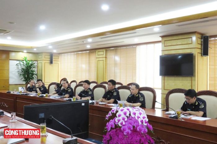 Đại diện các đơn vị thuộc Cục Hải quan (Bộ Tài chính) tại buổi làm việc.