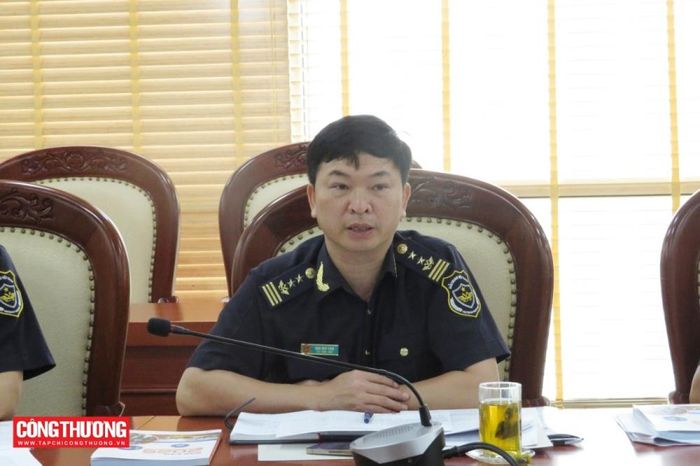 Ông Đào Duy Tám, Trưởng ban Giám sát quản lý về Hải quan, Cục Hải quan (Bộ Tài chính) trao đổi tại buổi làm việc