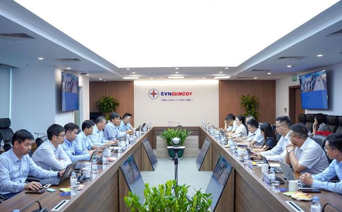 Đại diện Tập đoàn Dongfang Turbine trao đổi với EVNGENCO1 tại buổi làm việc