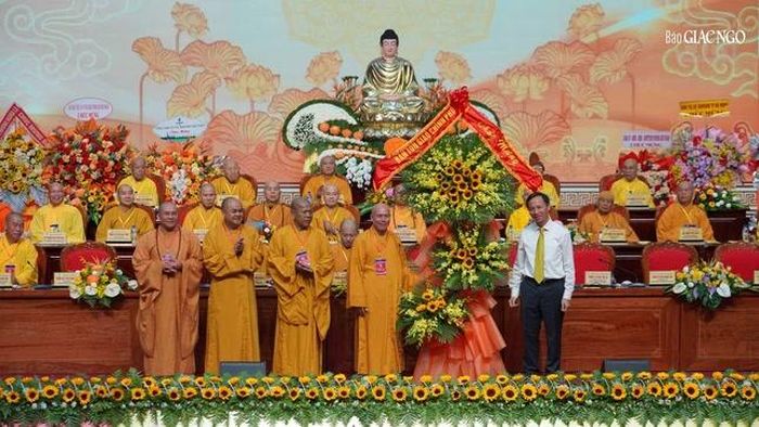 Ban Tôn giáo Chính phủ tặng hoa chúc mừng