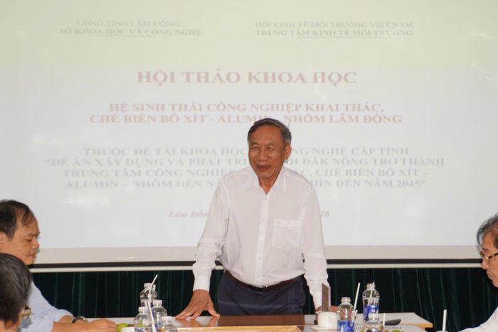 PGS.TS. Lưu Đức Hải - Phó Chủ tịch kiêm Tổng Thư ký Hội Kinh tế môi trường Việt Nam, Giám đốc Trung tâm Kinh tế Môi trường phát biểu tại Hội nghị