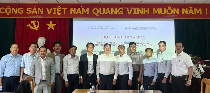 Các đại biểu, khách mời chụp ảnh kỷ niệm tại Hội thảo