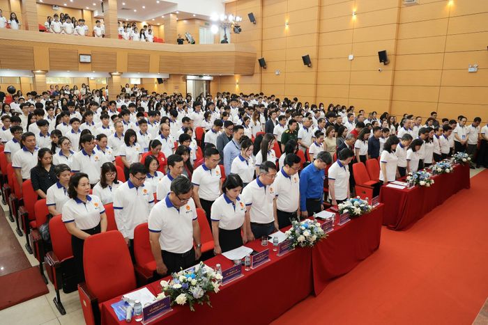 Các đại biểu tri ân những người hiến tặng mô, tạng. Ảnh: Bộ Y tế