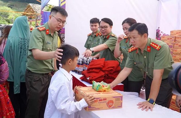 Tại Gian hàng 0 đồng của Cục Truyền thông CAND.