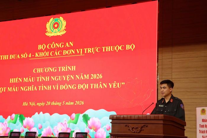 Thay mặt tuổi trẻ các đơn vị trong Cụm thi đua số 4, Thượng úy Vũ Văn Vững phát biểu tại chương trình.