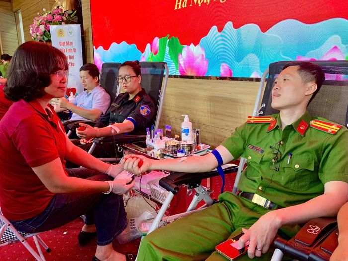 Nhiều CBCS đã hiến máu tình nguyện nhiều lần.