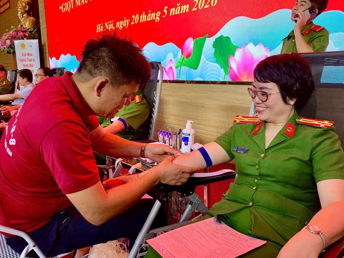 Những giọt máu nghĩa tình vì đồng đội thân yêu được sẻ chia cho người bệnh.