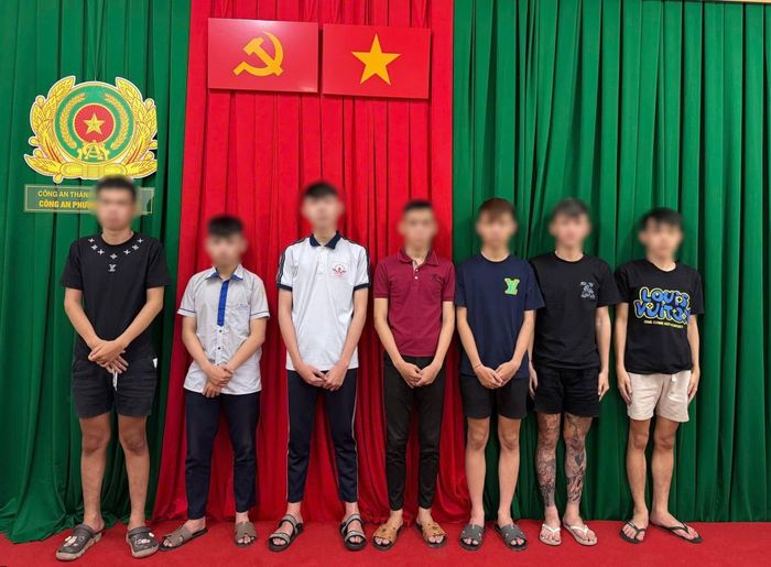Nhóm đối tượng của Trần Thanh Nhật Phát tại cơ quan Công an.