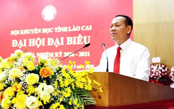 Chủ tịch Hội Khuyến học tỉnh Lào Cai Triệu Tiến Thịnh khai mạc Đại hội. Ảnh: Quốc Hồng