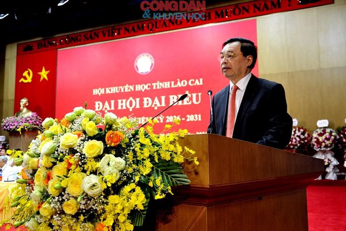 Phó Chủ tịch kiêm Tổng Thư ký Trung ương Hội Khuyến học Việt Nam Lê Mạnh Hùng phát biểu tại Đại hội. Ảnh: Quốc Hồng