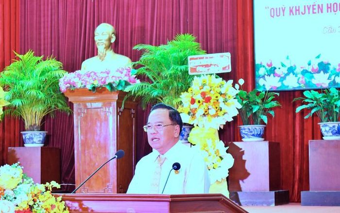 Chủ tịch Hội Khuyến học thành phố Cần Thơ Nguyễn Thanh Xuân phát biểu tại buổi lễ.