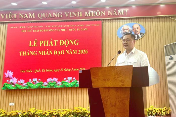 Bí thư Đảng ủy phường Văn Miếu - Quốc Tử Giám Vũ Xuân Hùng phát biểu tại lễ phát động. Ảnh: An Quyên