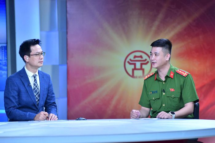 Đại úy Đỗ Anh Tân trao đổi tại Chương trình. Ảnh: Phan Anh