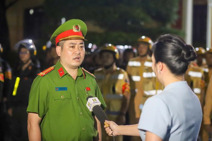 Trung tá Phạm Nam Thanh, Đội trưởng Đội đặc nhiệm, Phòng Cảnh sát hình sự, Công an thành phố Hà Nội trao đổi tại chương trình. Ảnh: Khánh Huy