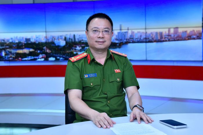 Thượng tá Lý Hoài Nam trao đổi tại Chương trình. Ảnh: Phan Anh
