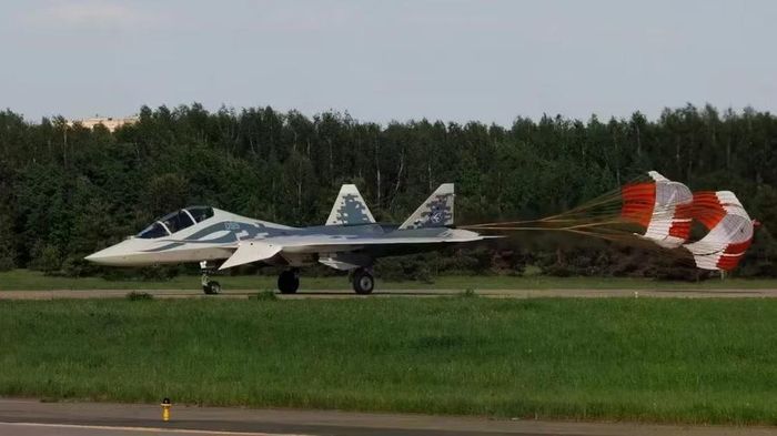 Mặc dù đã rút khỏi dự án FGFA nhưng nhu cầu của Ấn Độ đối với một chiến đấu cơ như vậy vẫn là rất lớn, trong tình cảnh Nga muốn New Delhi mua Su-57 thay vì F-35, cấu hình Su-57D đáp ứng mọi nhu cầu của IAF và làm tăng cơ hội chiến thắng.