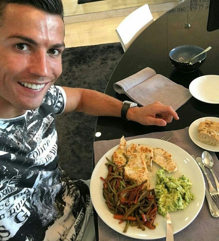 Chế độ ăn của Ronaldo được kiểm soát nghiêm ngặt.
