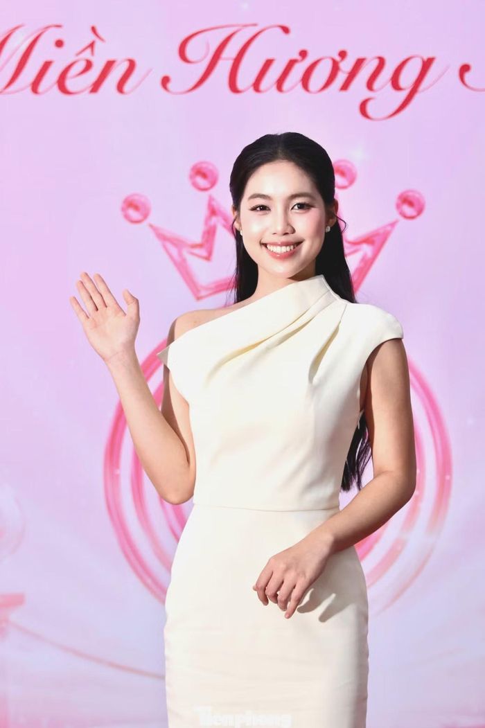 Nhan sắc Á hậu Châu Anh sau một năm đăng quang.